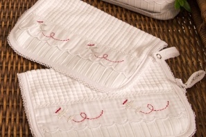 Avi�ozinho cinza e vermelho