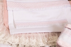 Casinha de abelha rosa